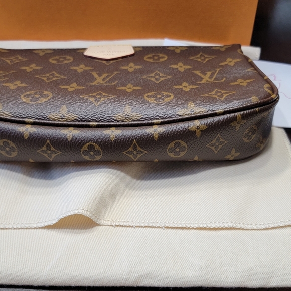 Louis Vuitton Pochette Accessoires - Picture 4 of 10